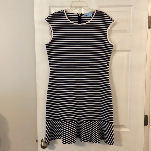 Draper James Dresses & Skirts - Draper James Dress excellent condition size L length 37” bust 40”